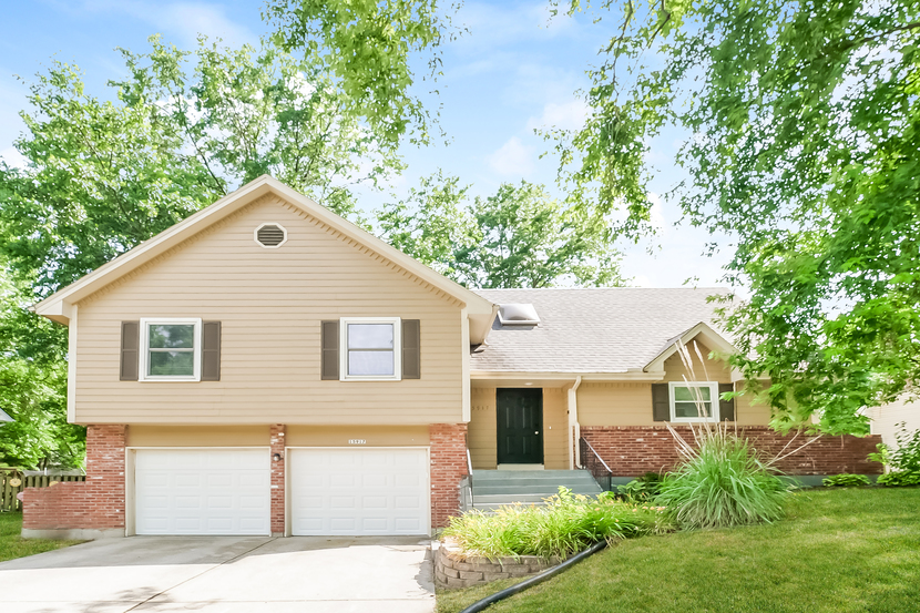 15917 W 149TH TER OLATHE, KS 66062