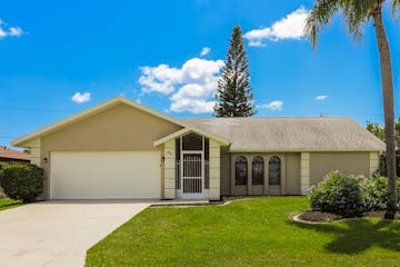 850 FOREST HILL LN NW PORT CHARLOTTE, FL 33948