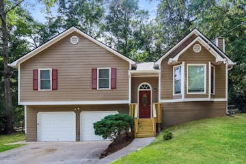 300 LADORA Drive Dallas, GA 30157