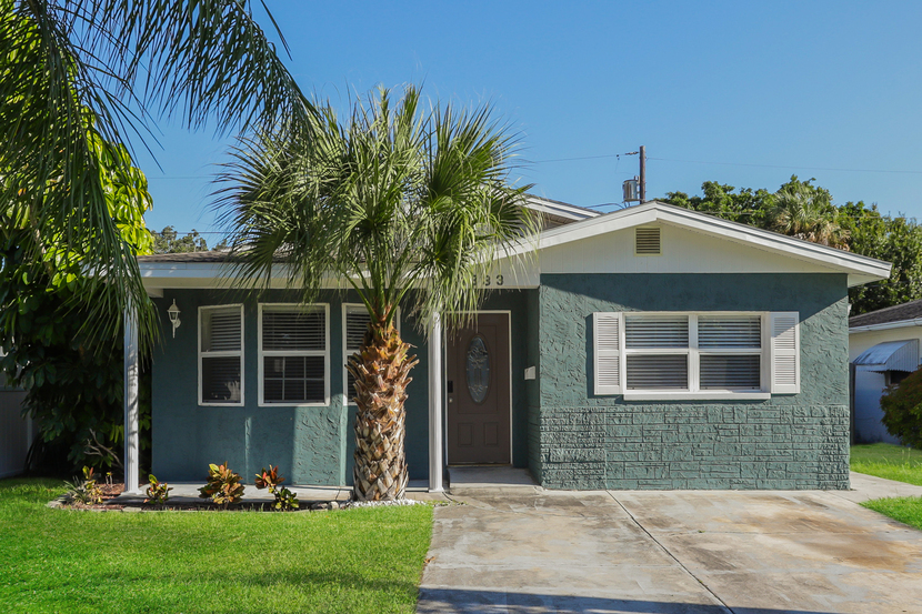 1833 SHORE ACRES BLVD NE ST PETERSBURG, FL 33703