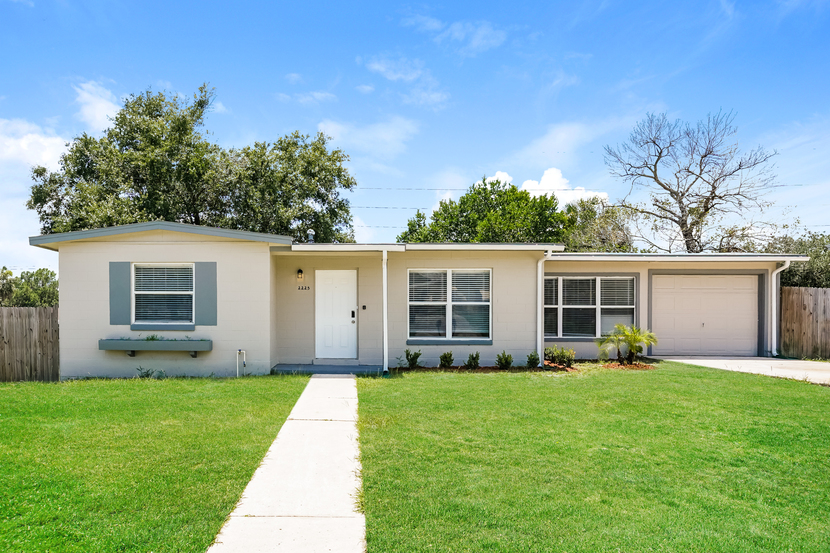 2225 W DANA DR DELTONA, FL 32738
