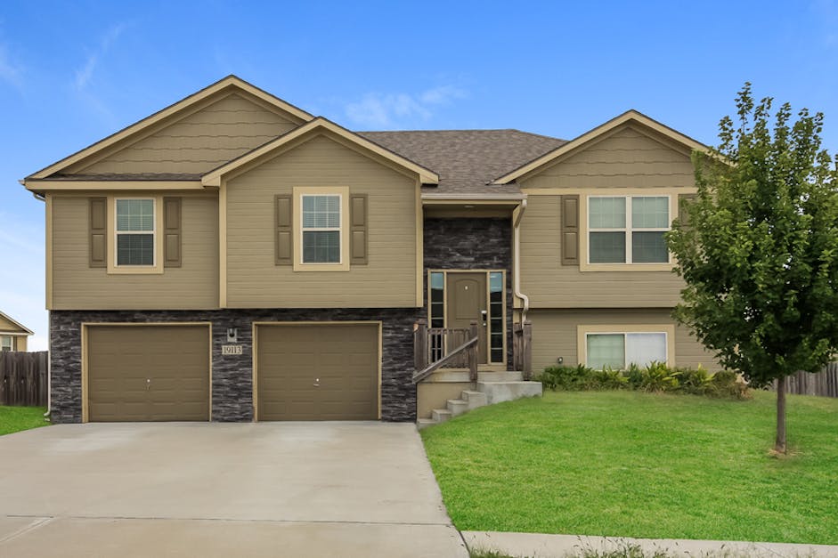 19113 Corbyn Ln, Smithville, MO 64089 Home for Rent 4 Beds, 3 Baths Main Street Renewal