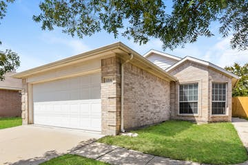 1104 Maplewood Ln Crowley, TX 76036