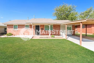 1119 ELMHURST ST MOORE, OK 73160