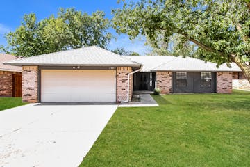 1305 Aquarius Rd Edmond, OK 73003